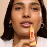 The Body Shop Born Lippy Lip Balm (10 ml, Ceai rece cu piersici)